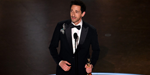 Adrien Brody nemcsak egy Oscar-díjat kapott, hanem egy hatalmas csókot is