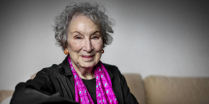 Margaret Atwood a HVG-nek: Ha diktátor vagy, jobb, ha alapos munkát végzel, mert rád omolhat a rendszer