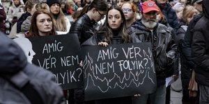 Az Orbán-kormány éppen annyit hajlandó foglalkozni a bántalmazott nőkkel, amennyiből kommunikációs előnye származik