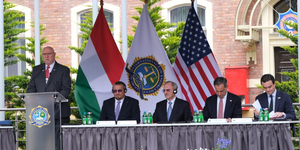 Pintér és az amerikai követség emberei együtt ünnepelték a budapesti Nemzetközi Rendészeti Akadémia alapításának kerek évfordulóját