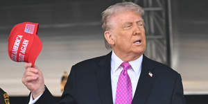 Bíróság kényszerítheti fegyverletételre a vámháborúban Trumpot