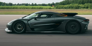 3,96 másodperc alatt katapultál 200-ról 300-ra a Koenigsegg benzines hiperautója