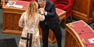 Az új kormányszóvivő erősen kezdett, rögtön egy Orbán-idézettel