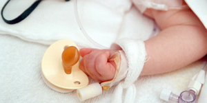 Újszülött kislányt találtak a Heim Pál Gyermekkórház babamentő inkubátorában