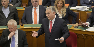 Orbán Viktor a Parlamentben az újdörögdi gránátbalesetről: Ez a hölgy a mi hősünk, nem akarom, hogy ön áldozatot csináljon belőle