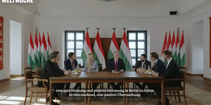 Orbán egy csapat baráti újságírónak és influenszernek bizonygatta a Karmelitában, hogy a migráció rossz