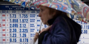 Guruló eurók: Bulgária a bevezetés kapujában, Magyarország egyre távolabb tőle