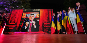 Egységfront építésével próbálják megállítani Romániában a magyarellenes Orbán-követő  széljobbos elnökjelöltet