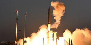 Példátlan erő Izraeltől: szinte már az űrben semmisíthettek meg egy iráni rakétát (videó)