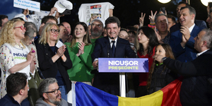 Bukarest nem Moszkva: az Európa-párti szavazók söpörték le a Fidesz által támogatott szuverenistákat Romániában