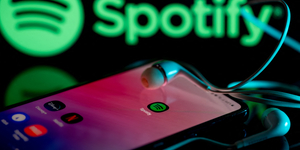 Kiterítette a lapjait a Spotify: rekordösszeget fizetett 2024-ben az előadóknak és a kiadóknak