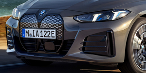 Tovább gurulnak egy töltéssel a legújabb elektromos BMW-k