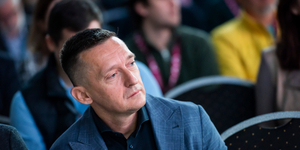 Nőnapi csokrokra 3,5 milliót költött Rogán minisztériuma, a Navracsics-tárca ugyanennyiért vett rejtjelező készüléket