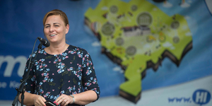 A kecskeméti polgármester szerint nem az MNB alapítványa, hanem a szivárványos póló veszélyes az oktatásra