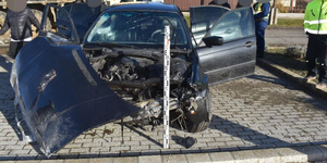 Megcsúszott a száguldó autó a vizes úton Érsekvadkerten, ketten súlyosan megsérültek