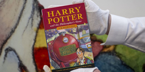 Majdnem a szemétben landolt, végül 10 millió forintért kelt el egy Harry Potter-könyv