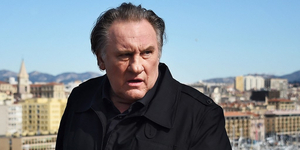 Szexuális zaklatással vádolják Gérard Depardieu-t, hétfőn bíróság elé áll