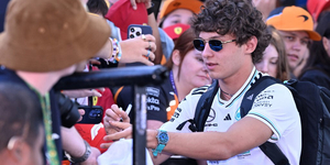 A Mercedes F1-es ifjonca Kimi Antonelli suliba is 200 ezer eurós AMG-vel jár – videó