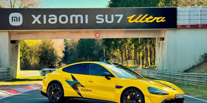 Annyira nyomul a Xiaomi az autóiparban, hogy megvették a Nürburgring egyik kanyarját