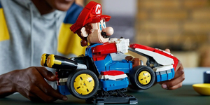 Itt a Lego nagy meglepetése: összerakható Mario Kart készült, épp a rajongók legfontosabb napján