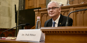 Polt Péter átadta lemondását Sulyok Tamásnak
