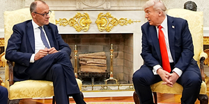 „Ez önöknek nem lehetett túl kellemes nap” - Donald Trump ismét magát hozta, amikor vendégül látta a német kancellárt a D-nap évfordulóján