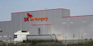 Külügyi szóvivő: Egyetlen magyar munkavállalót sem érintenek az elbocsátások az iváncsai akkugyárban