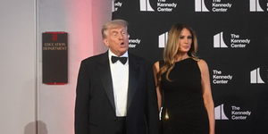 Kifütyülték Donald Trumpot a Nyomorultak premierjén – videó
