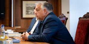 Orbán rendkívüli gazdasági egyeztetésre hívta minisztereit, de végül csak a rezsicsökkentés miatt aggódott
