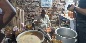 Szeretettel Delhiből: így zajlik az élet Szudáma teázójában és a D.N. Kapoor úton