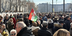 „Nincs szabadság független igazságszolgáltatás nélkül” - Több ezer résztvevővel indult el a bírók tüntetése