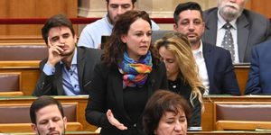 Szabó Tímea az EU-hoz fordul, mert a kormány „minden, a kormánytól eltérően gondolkodó személyt és intézményt kiiktat a magyar közéletből”