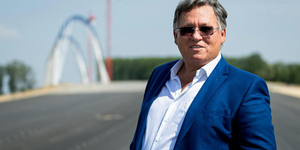 Csodát művelt Szíjj László a Közgéppel: zuhanó bevétel mellett két és félszeres nyereség