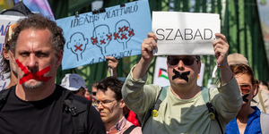 Le Monde: A magyar sajtó a hatalom ellenőrzése alatt áll