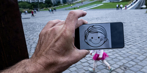 Több mint 11 ezer gyermekpornográf felvételt találtak egy tatabányai férfi mobiltelefonján