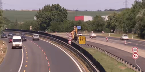 Fellélegzés: szüneteltetik az M7-es felújítását a nyáron