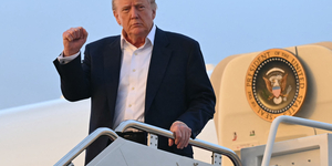 Donald Trump 1000 dollárt fizetne azoknak a bevándorlóknak, akik hazatoloncolják saját magukat