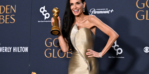 Demi Moore vihette haza a legjobb színésznőnek járó Golden Globe díjat, szépen szerepelt a gálán egy Magyarországon forgatott film is