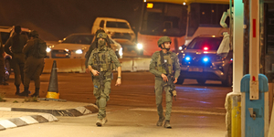 Meghalt egy 12 éves fiú Ciszjordániában, miután rálőtt egy palesztin férfi a buszra, amiben utazott