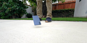 Ez történik, ha kiesik a kezéből a Samsung Galaxy S25 Edge, és pont a betonon landol – videó
