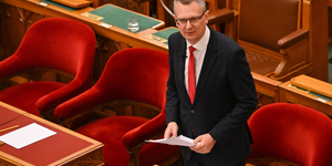 Elfogadta a parlament a tb-kiskönyv megszüntetésére vonatkozó javaslatot