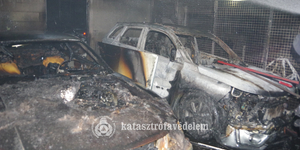 Holttestet találtak a mélygarázsban, ahol hajnalban kiégett egy furgon és egy autó