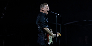 Egy hatalmas zsírszörny miatt lefújták Bryan Adams koncertjét