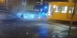 Kizuhant a sofőr a 124-es buszból, miután nekiütközött a 62-es villamos Zuglóban – videó