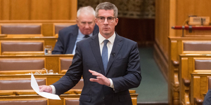 Megijedtek a megfélemlítési törvénytől? A Fidesz szavazás helyett még dolgozik a szövegen