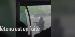 Megtámadtak egy francia rabszállítót, három őr meghalt – videó