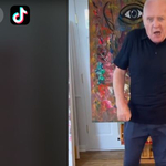 Nincs jobb napindítás, mint megcsodálni Anthony Hopkins táncát