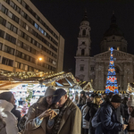 Kiderült, hány forintba kerül idén a legolcsóbb menü a budapesti karácsonyi vásárokban