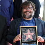 Csillagot kapott a Hírességek sétányán, pózolt, ugrált, lefeküdt a szakállas Jack Black