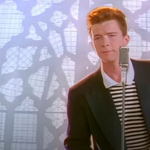 A 80-as évek esszenciáját hozza el Rick Astley jövőre Paloznakra